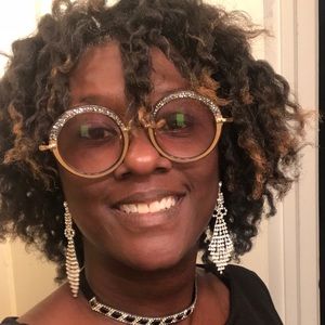 Meet your Posher, Yolanda